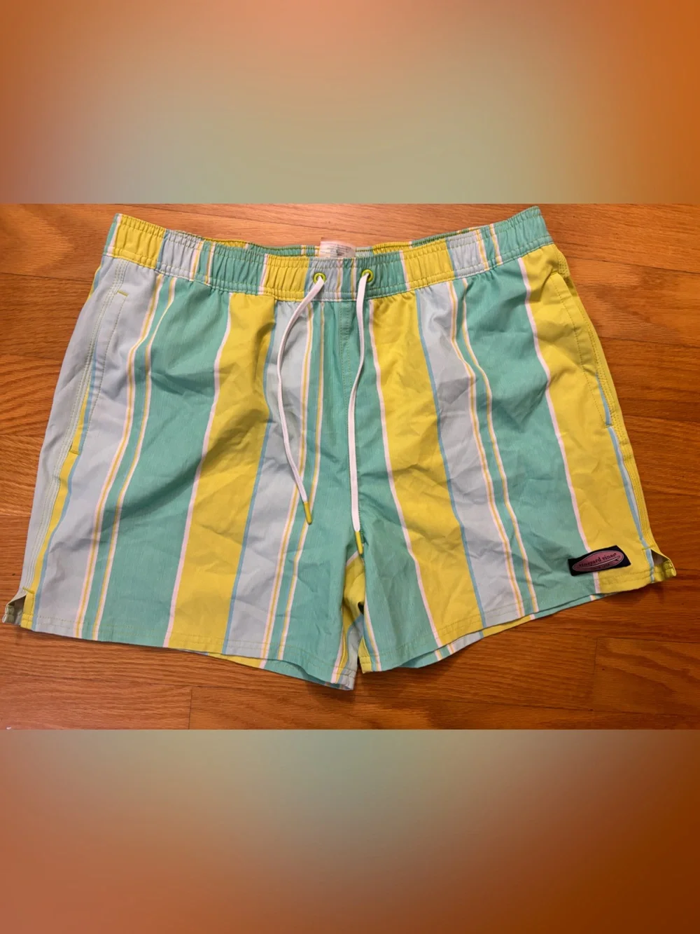 Vineyard Vines swim trunks Green and Yellow men’s size large